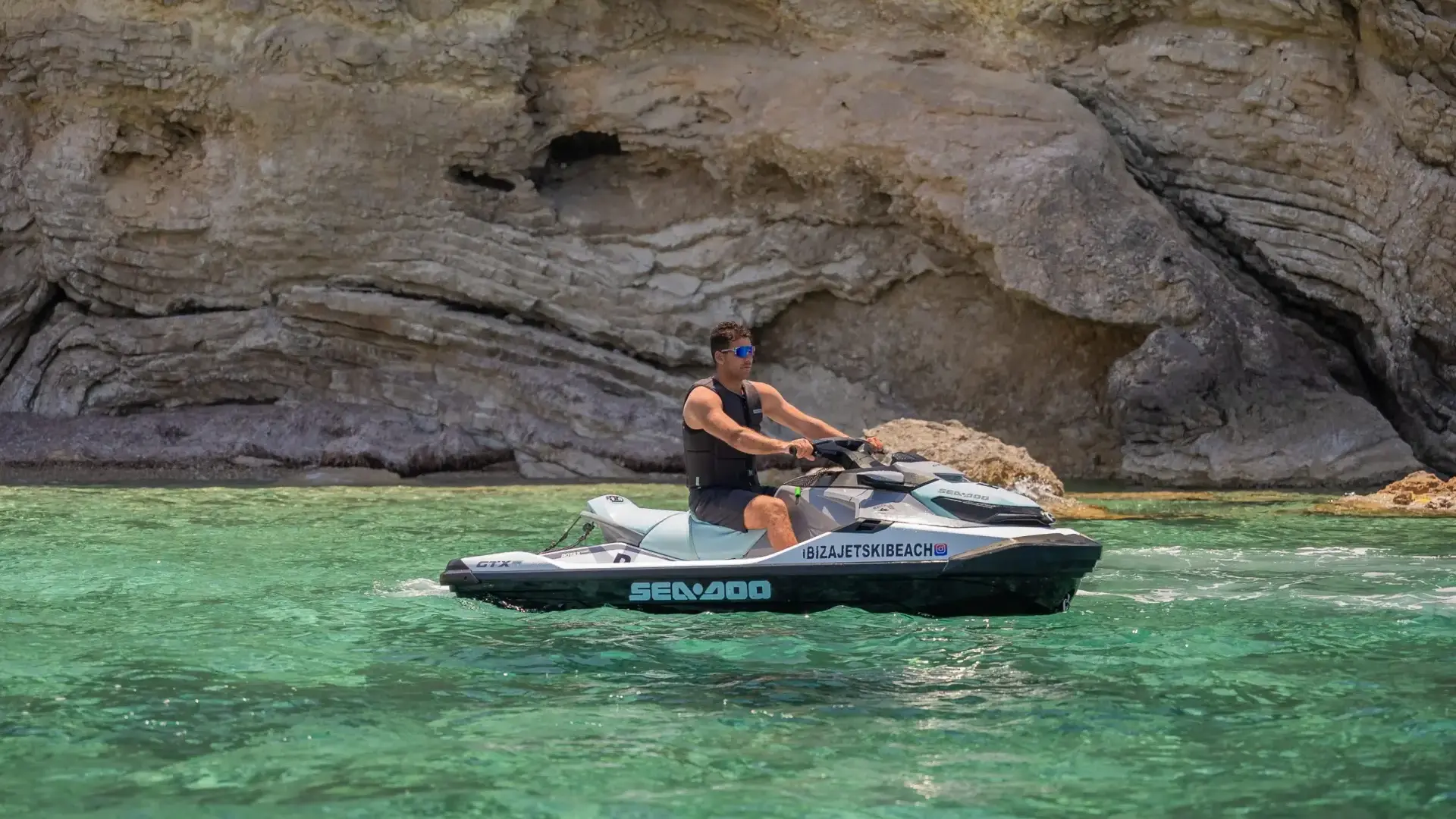 Excursión en moto de agua a Cala Tarida, Ibiza